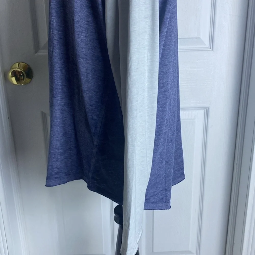 Maurices Women’s Long Sleeve Hooded Tee Tunic Blue Gray White Sz XL NWT
